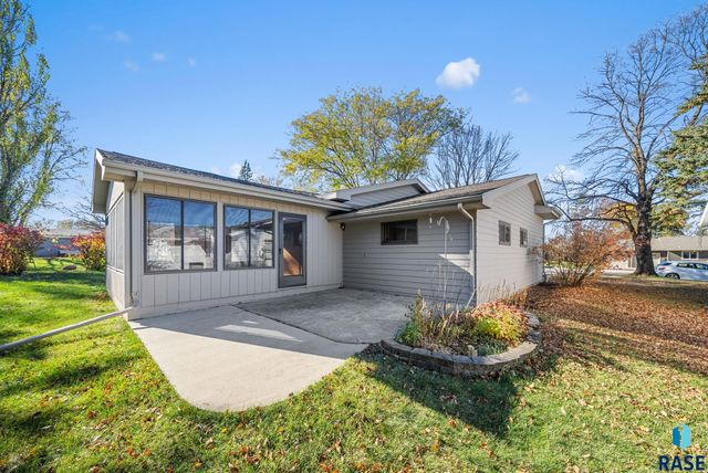 924 N Summit Ave Avenue, Madison, SD 57042