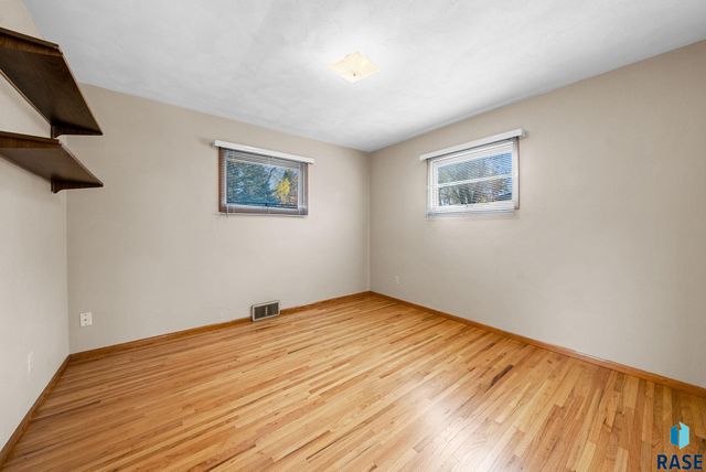 924 N Summit Ave Avenue, Madison, SD 57042