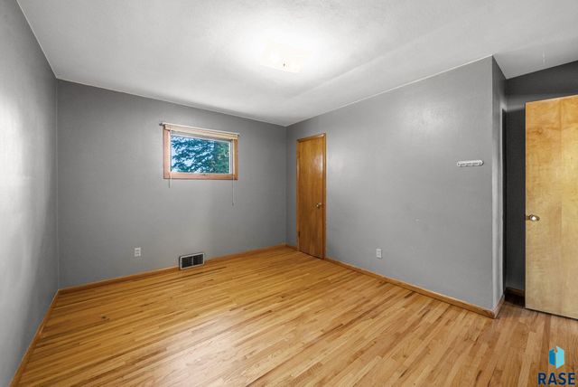 924 N Summit Ave Avenue, Madison, SD 57042