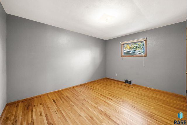 924 N Summit Ave Avenue, Madison, SD 57042