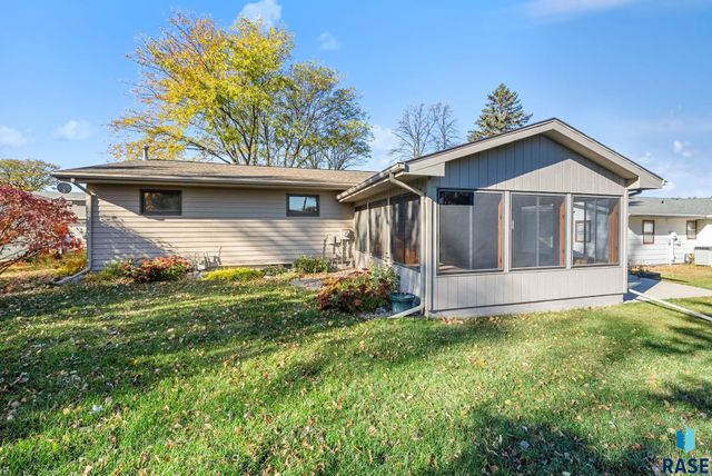 924 N Summit Ave Avenue, Madison, SD 57042