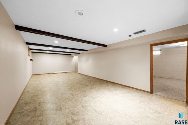 924 N Summit Ave Avenue, Madison, SD 57042