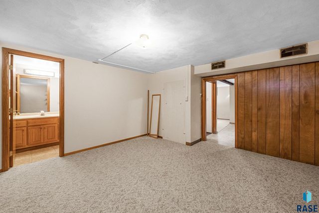 924 N Summit Ave Avenue, Madison, SD 57042