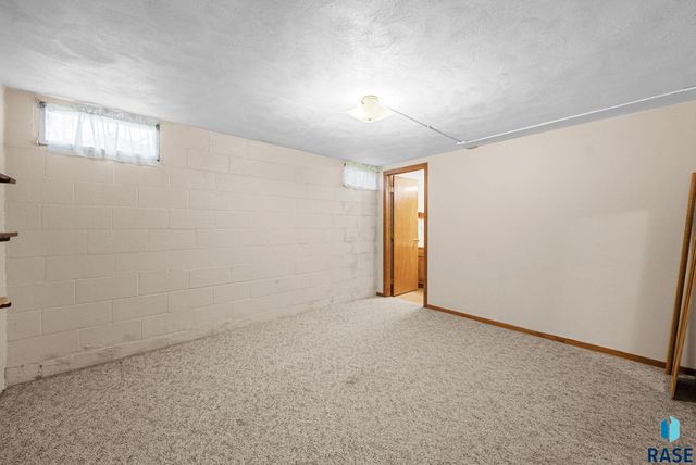 924 N Summit Ave Avenue, Madison, SD 57042