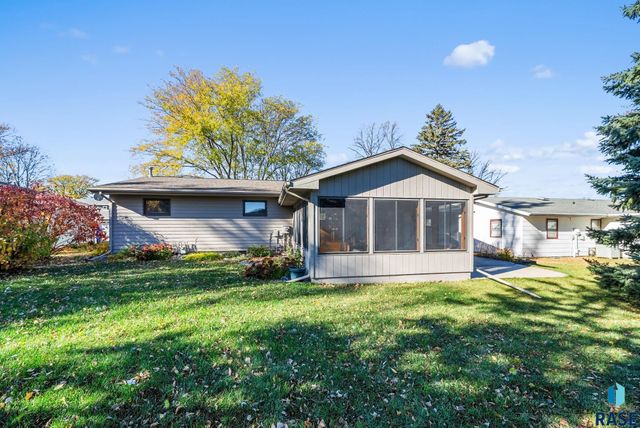 924 N Summit Ave Avenue, Madison, SD 57042