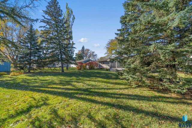 924 N Summit Ave Avenue, Madison, SD 57042