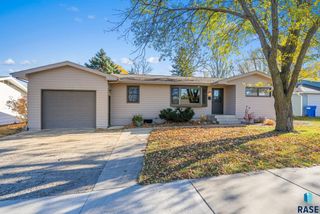 924 N Summit Ave Avenue, Madison, SD 57042