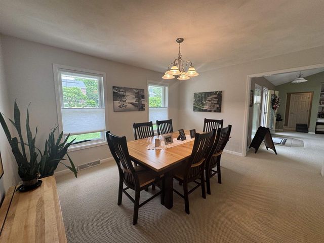 847 Cambridge Drive, Janesville, WI 53548