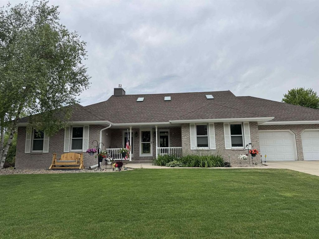 847 Cambridge Drive, Janesville, WI 53548