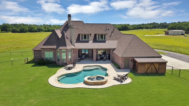 3875 Fm 121, Van Alstyne, TX 75495