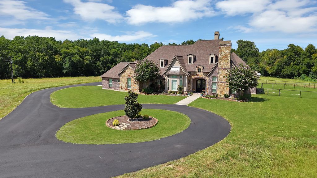 3875 Fm 121, Van Alstyne, TX 75495