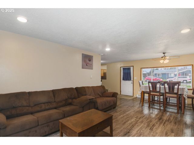 2245 36TH Ave, Longview, WA 98632