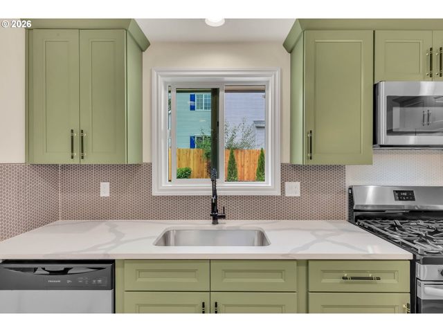 9575 Sw 92ND Ave, Portland, OR 97223