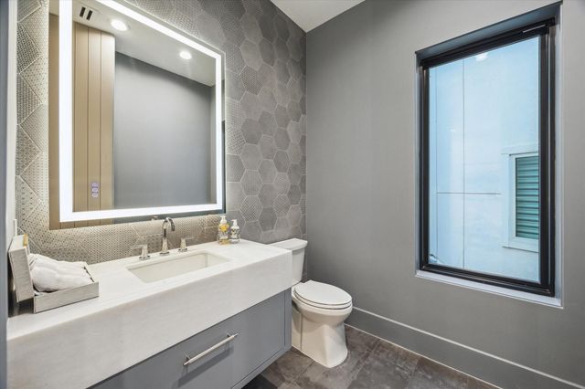 2309 Driscoll B, Houston, TX 77019