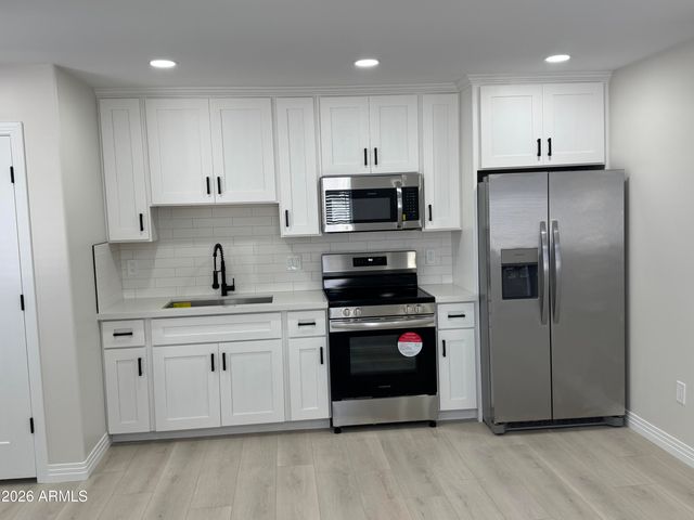 18212 N 43rd Place, Phoenix, AZ 85032