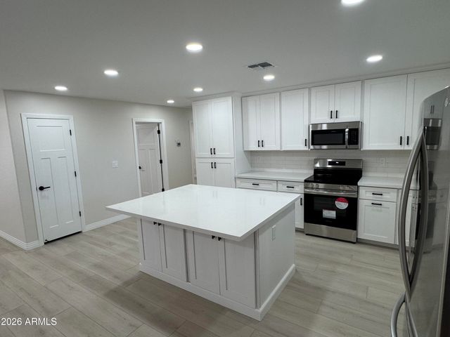 18212 N 43rd Place, Phoenix, AZ 85032