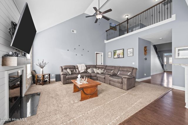 317 Bear Run, Maple Hill, NC 28454