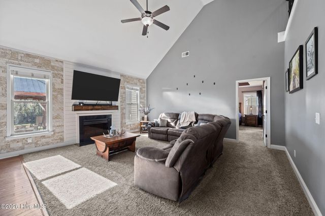 317 Bear Run, Maple Hill, NC 28454