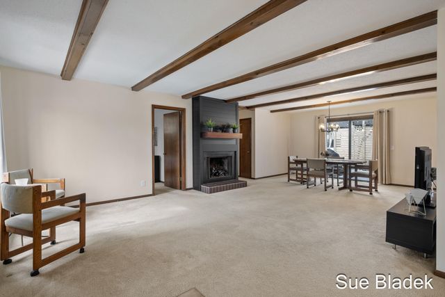 2645 Cascade Road Se, Grand Rapids Twp, MI 49506