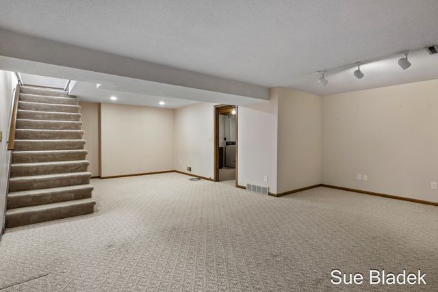 2645 Cascade Road Se, Grand Rapids Twp, MI 49506