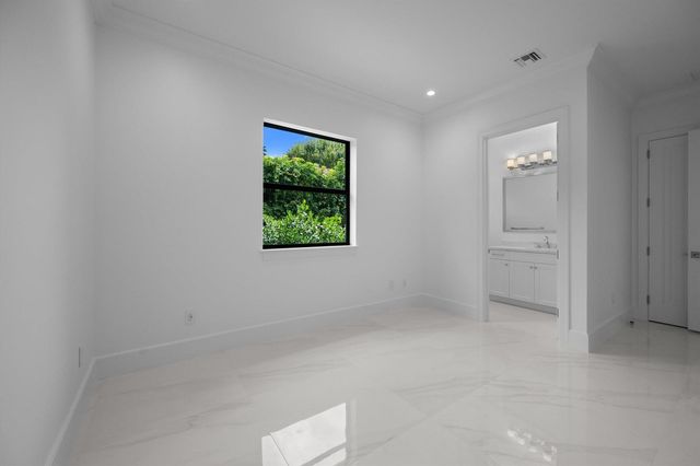 1712 Mayacoo Lakes Boulevard, West Palm Beach, FL 33411