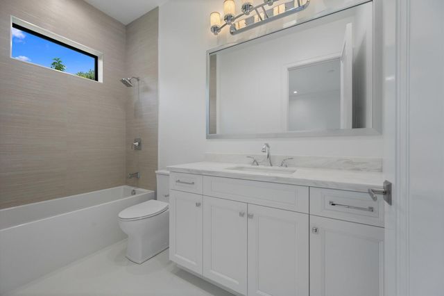 1712 Mayacoo Lakes Boulevard, West Palm Beach, FL 33411