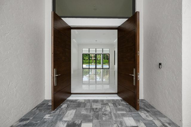 1712 Mayacoo Lakes Boulevard, West Palm Beach, FL 33411