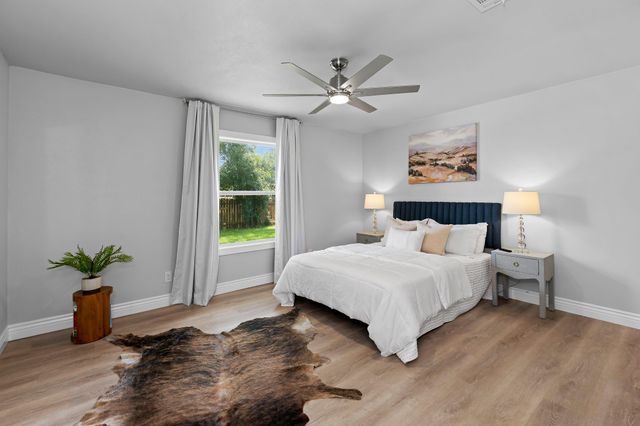 902 Dove CV, Taylor, TX 76574