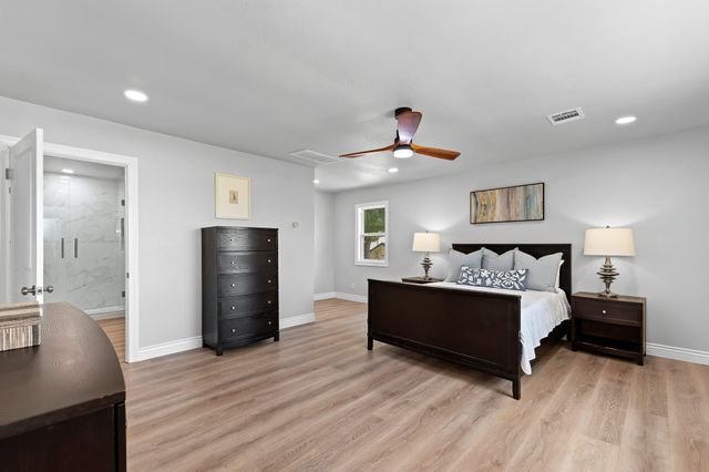 902 Dove CV, Taylor, TX 76574