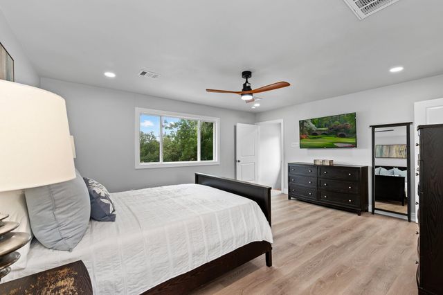 902 Dove CV, Taylor, TX 76574