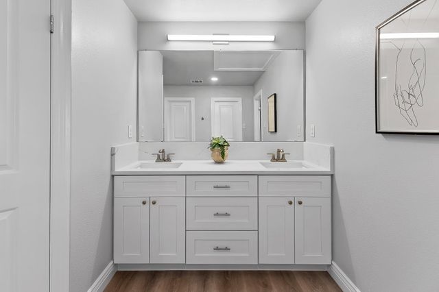 902 Dove CV, Taylor, TX 76574