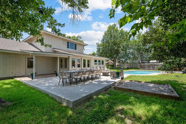 902 Dove CV, Taylor, TX 76574