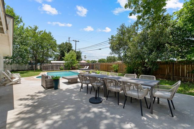 902 Dove CV, Taylor, TX 76574