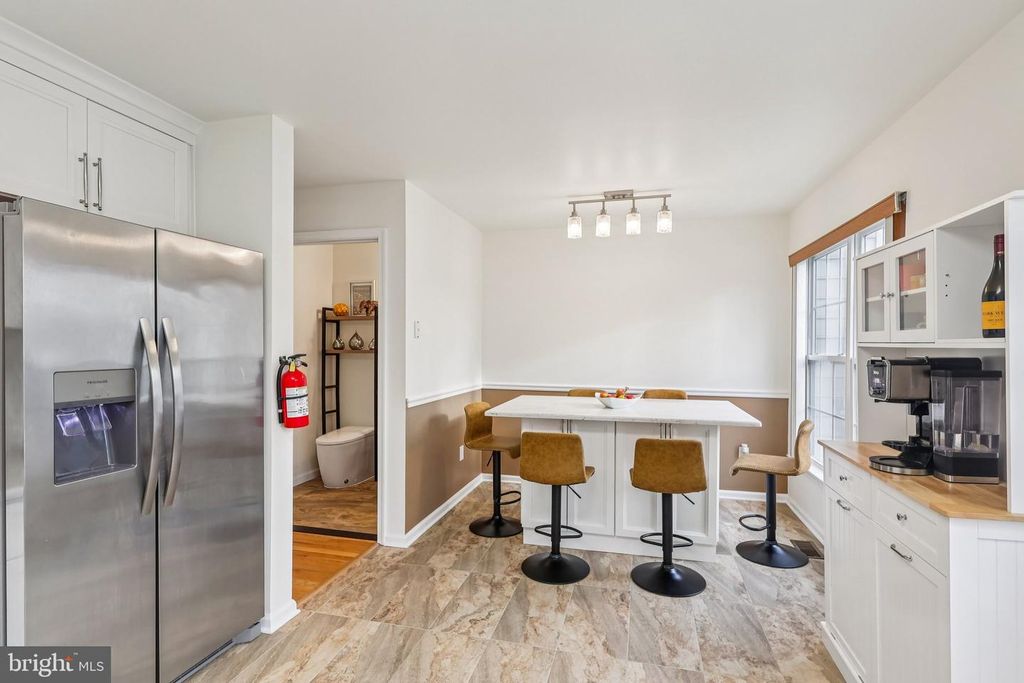 Image 16 of property listing at 9 ALEXANDRA CT, Marlton, NJ 08053