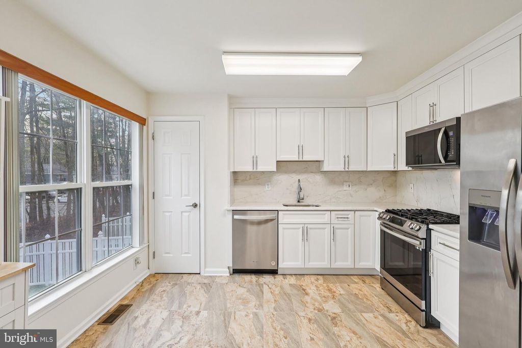 Image 17 of property listing at 9 ALEXANDRA CT, Marlton, NJ 08053