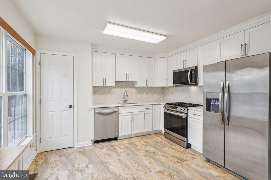 Image 18 of property listing at 9 ALEXANDRA CT, Marlton, NJ 08053