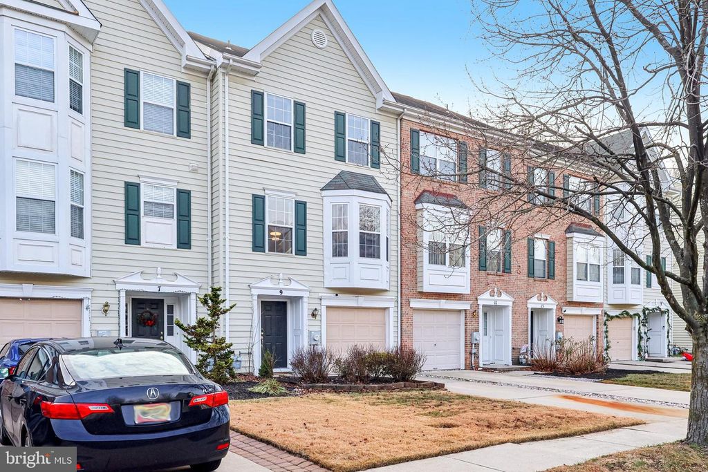 Image 2 of property listing at 9 ALEXANDRA CT, Marlton, NJ 08053