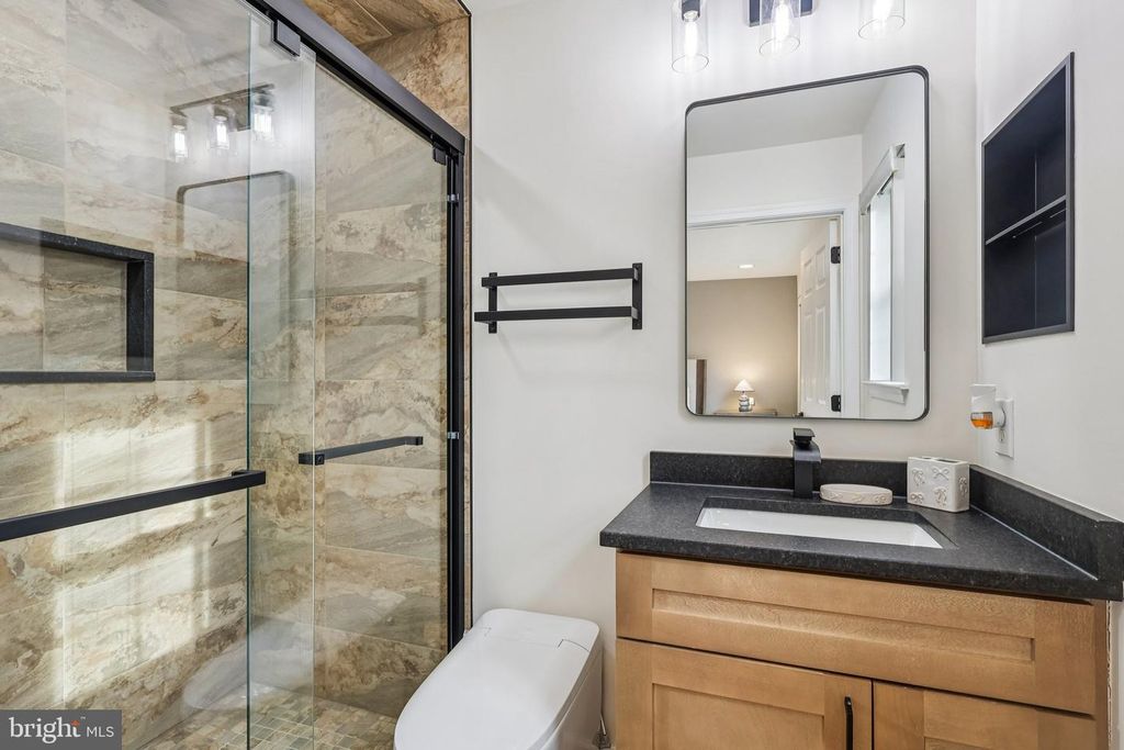 Image 32 of property listing at 9 ALEXANDRA CT, Marlton, NJ 08053