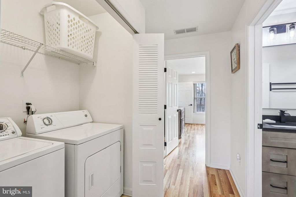 Image 34 of property listing at 9 ALEXANDRA CT, Marlton, NJ 08053