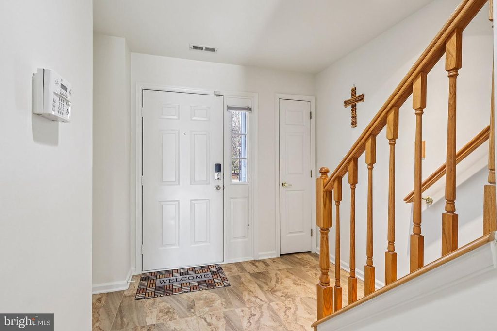 Image 4 of property listing at 9 ALEXANDRA CT, Marlton, NJ 08053