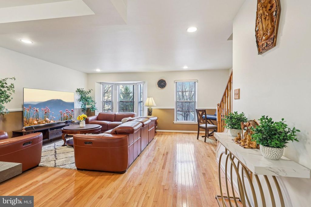 Image 5 of property listing at 9 ALEXANDRA CT, Marlton, NJ 08053