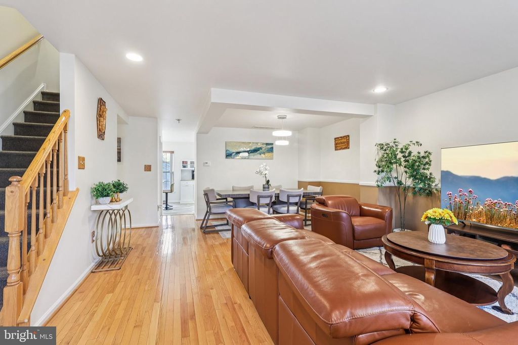 Image 7 of property listing at 9 ALEXANDRA CT, Marlton, NJ 08053