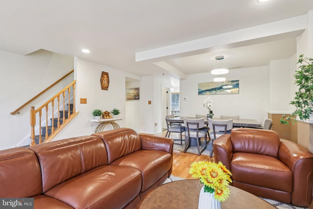 Image 8 of property listing at 9 ALEXANDRA CT, Marlton, NJ 08053