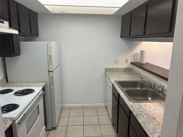 2814 S Bartell Drive 13, Houston, TX 77054