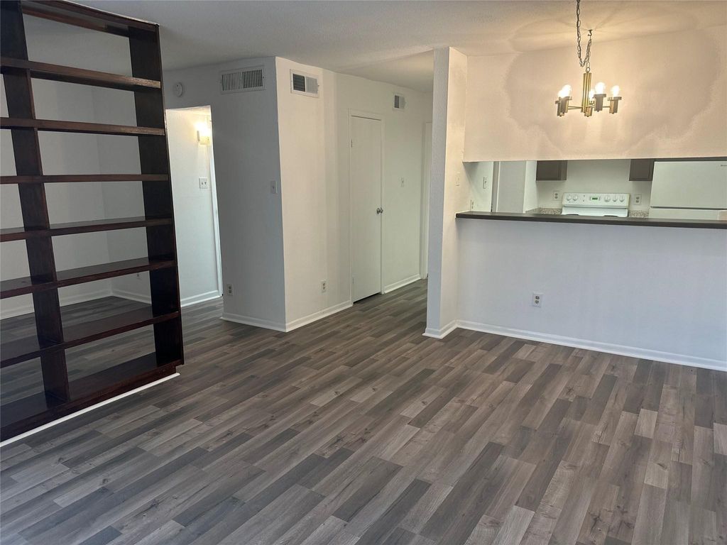 2814 S Bartell Drive 13, Houston, TX 77054
