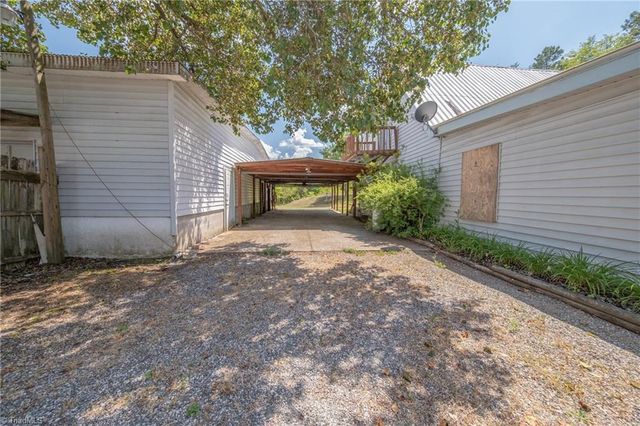 145 Bonnie Regan Road, Thomasville, NC 27360