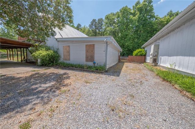 145 Bonnie Regan Road, Thomasville, NC 27360