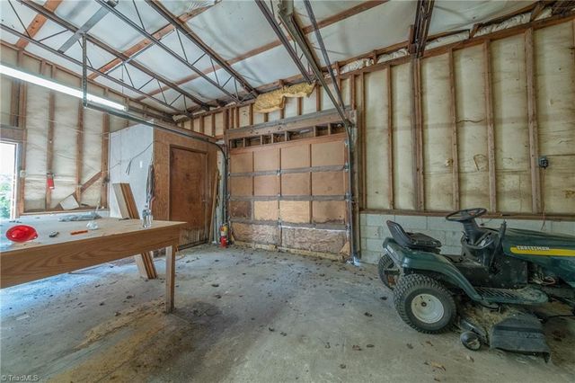 145 Bonnie Regan Road, Thomasville, NC 27360