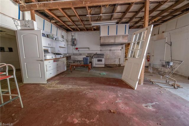 145 Bonnie Regan Road, Thomasville, NC 27360