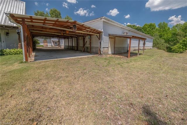 145 Bonnie Regan Road, Thomasville, NC 27360